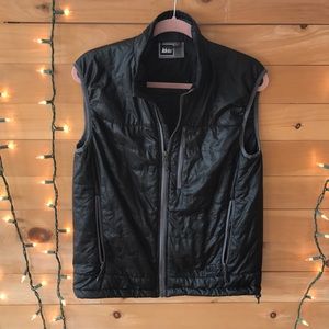 Light weight Men’s vest from REI